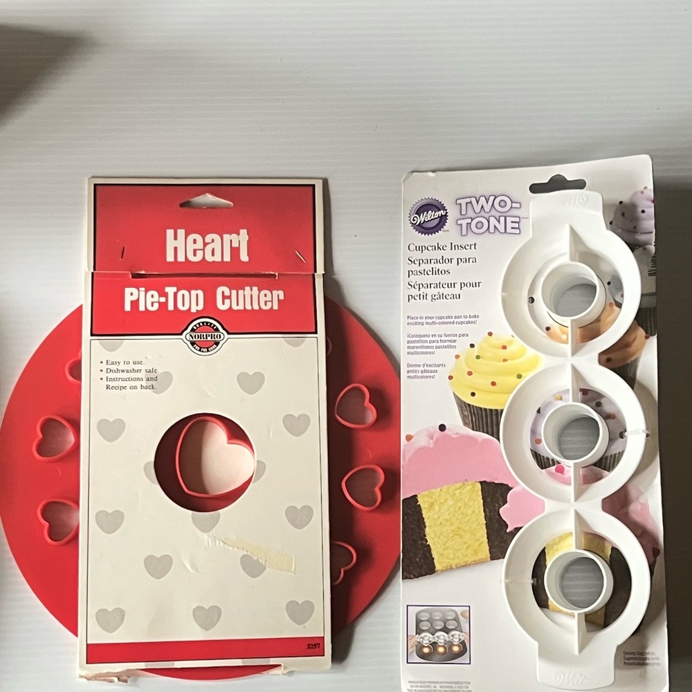 New Wilton Two-Tone Cupcake Insert & Norpro Heart Shaped Pie Top Cutter Both NEW